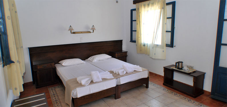 Rooms Aimilina in Platis Gialos